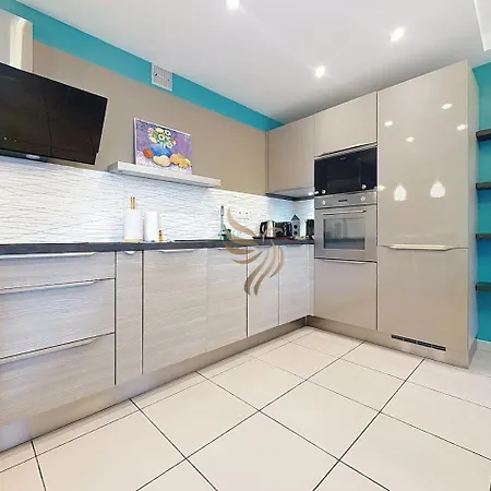Newport Riviera T3, Terrasse, Clim, Garage, Wifi * Fréjus